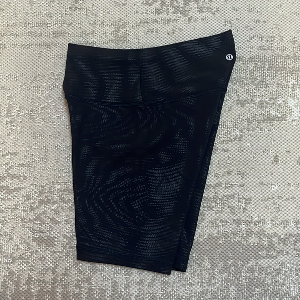 Lululemon Wunder Train High Rise Short Sz 8 in Shapeshifter Black Foil 8” - Picture 4 of 7